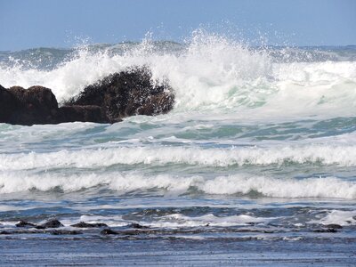 Crashing rocks sea