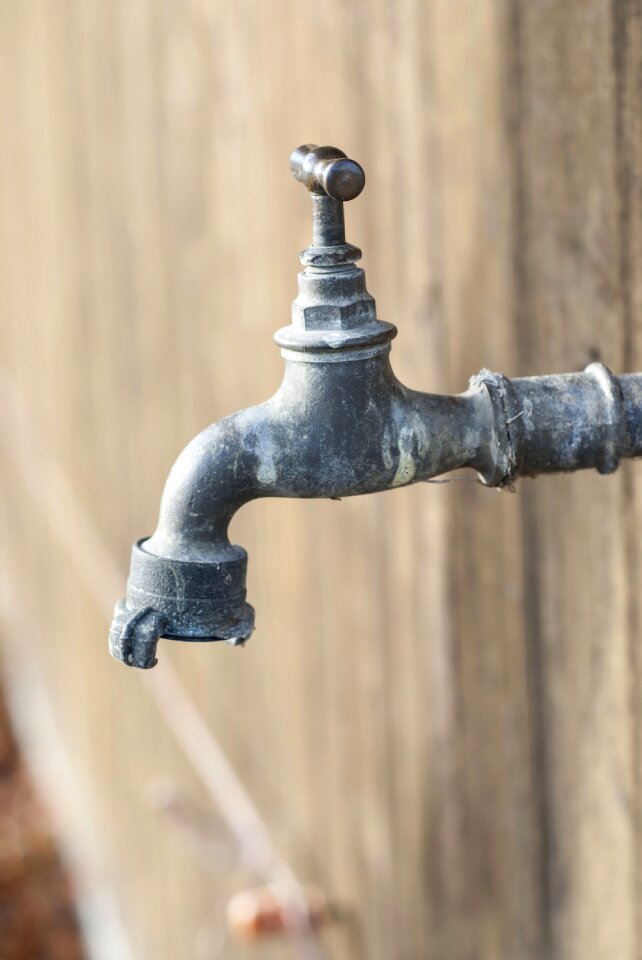 Hahn drip water supply