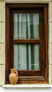 Street window pitcher