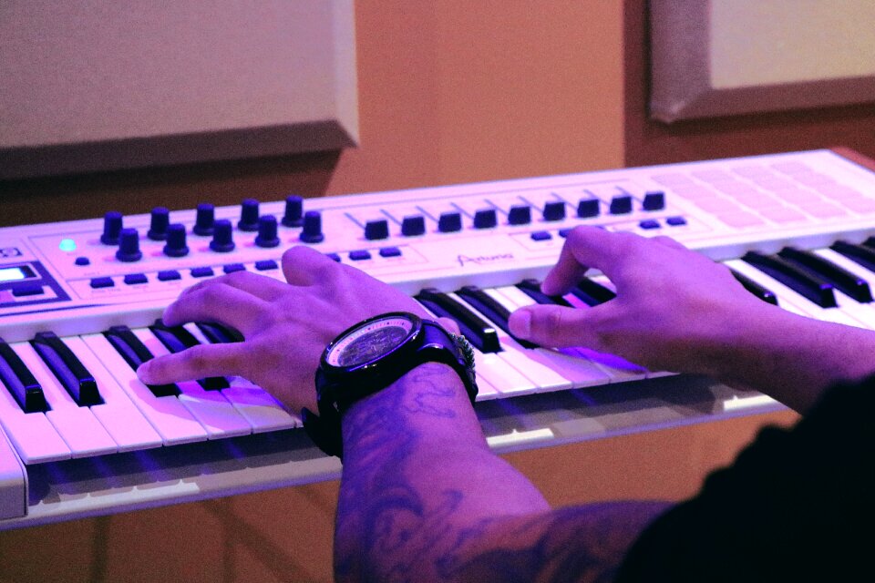 Instrument keyboard play