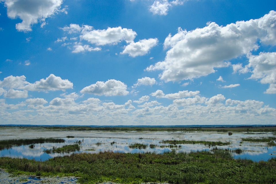 Lake unobstructed pas- sage landscape
