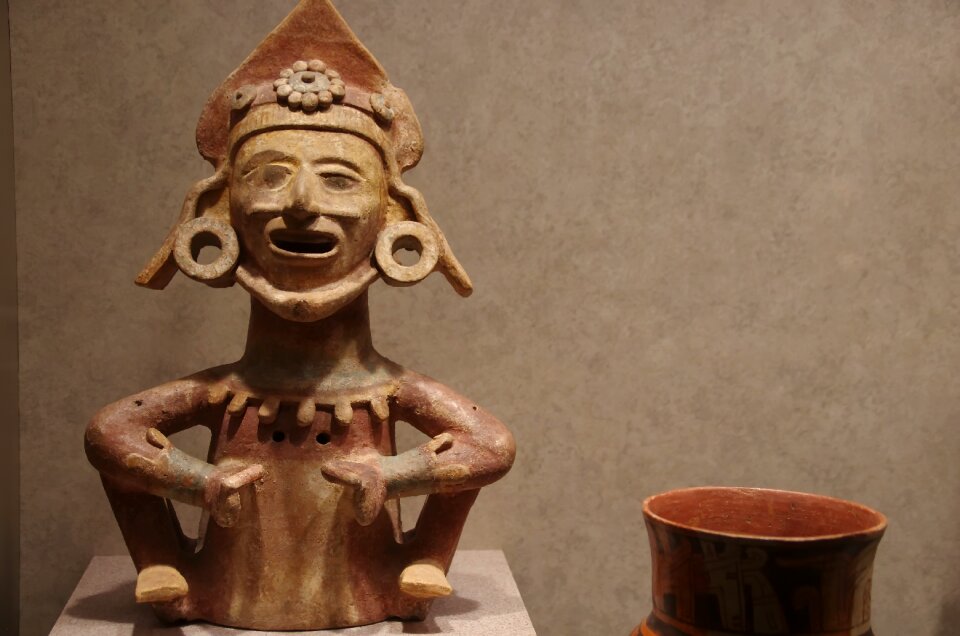 Columbian figurine mixtec