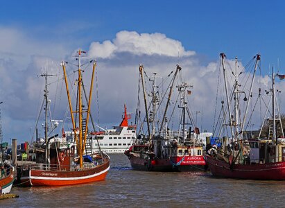 Neuharlingersiel fishing port cutter photo