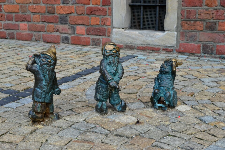 Sculpture ornament humorous