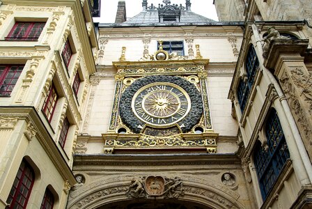 Dial clock middle ages