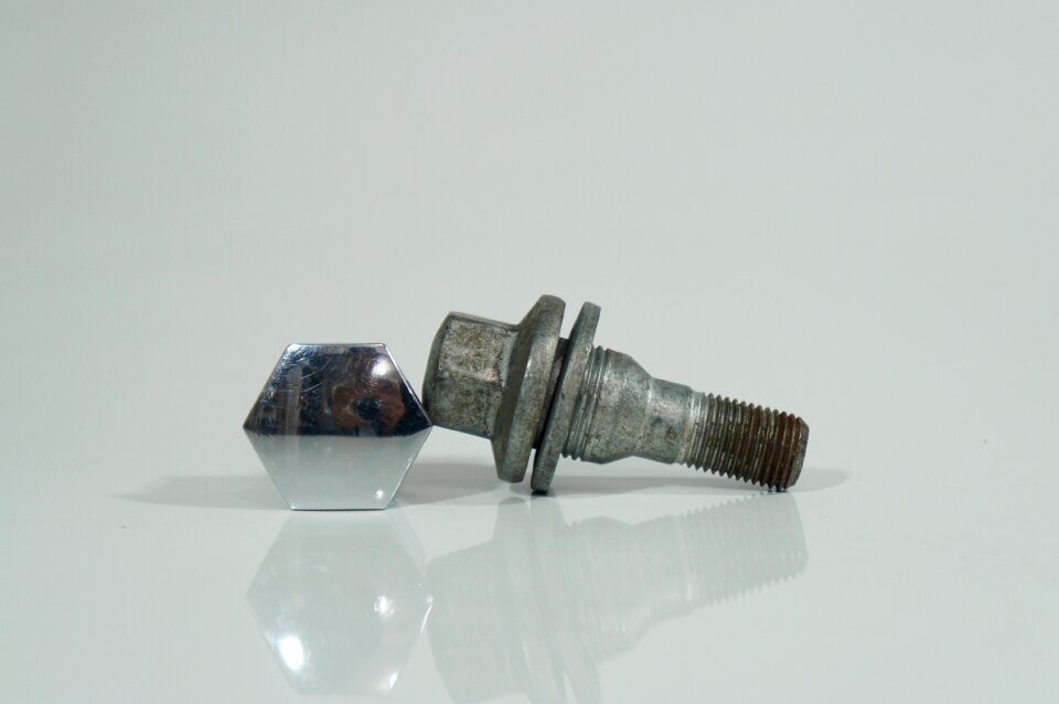 Screw wheel peugeot