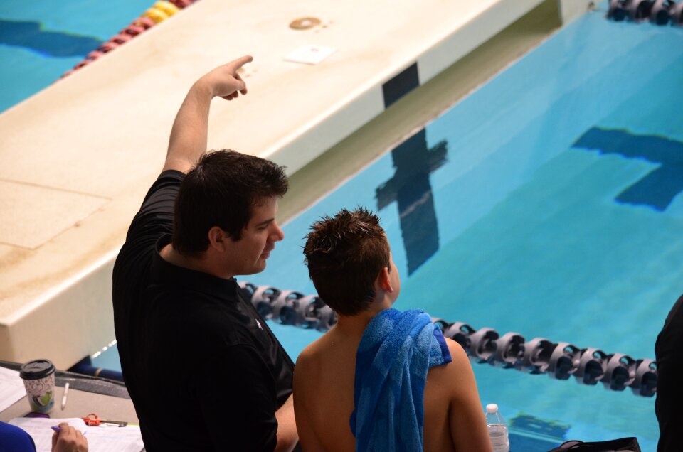 Coach sport swimmer