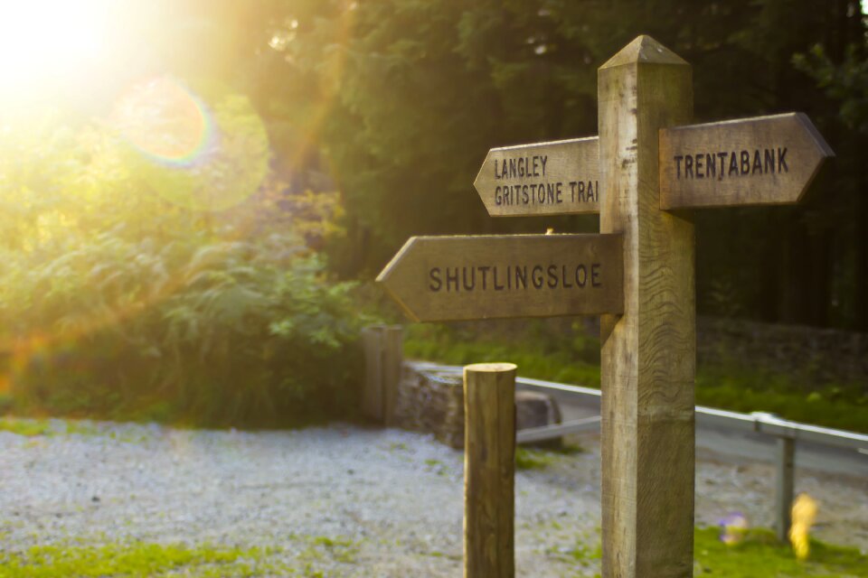 Direction travel guidepost
