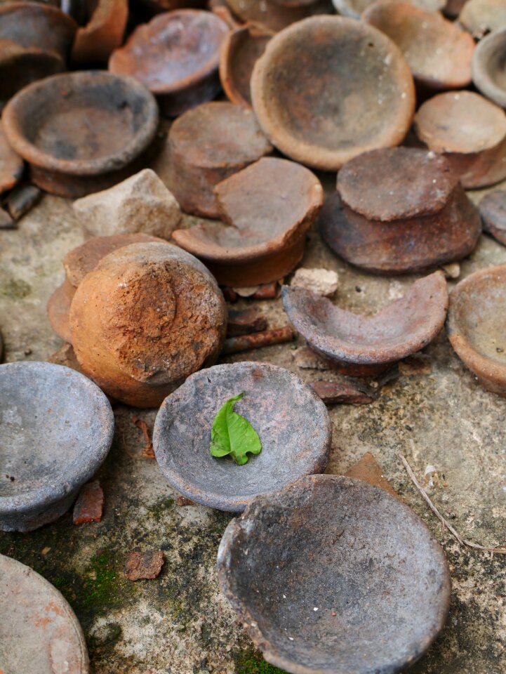 Terracotta leaf earth