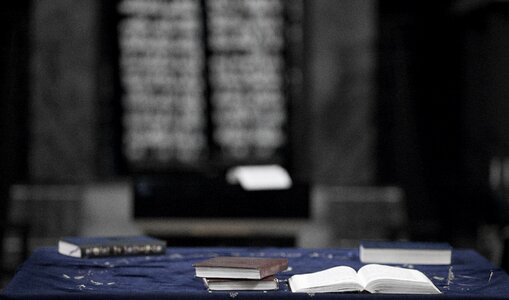 Synagogue dnepropetrovsk torah