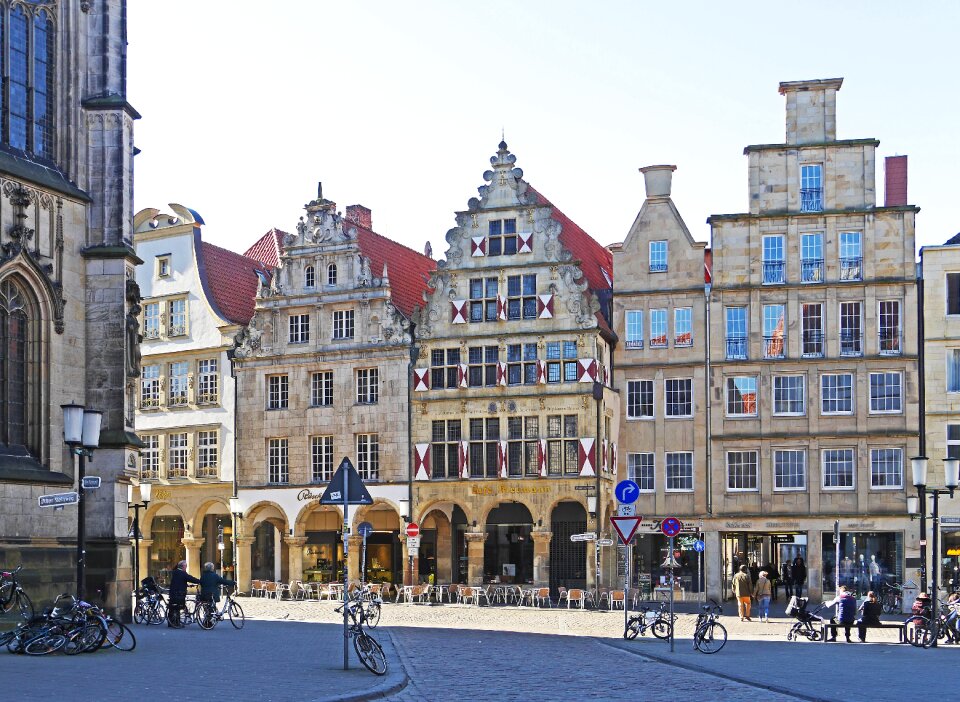 Drubbel gabled houses archway