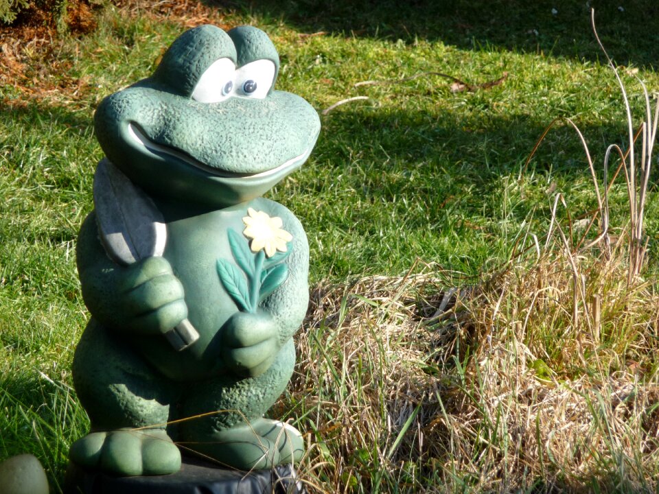 Frog garden figure
