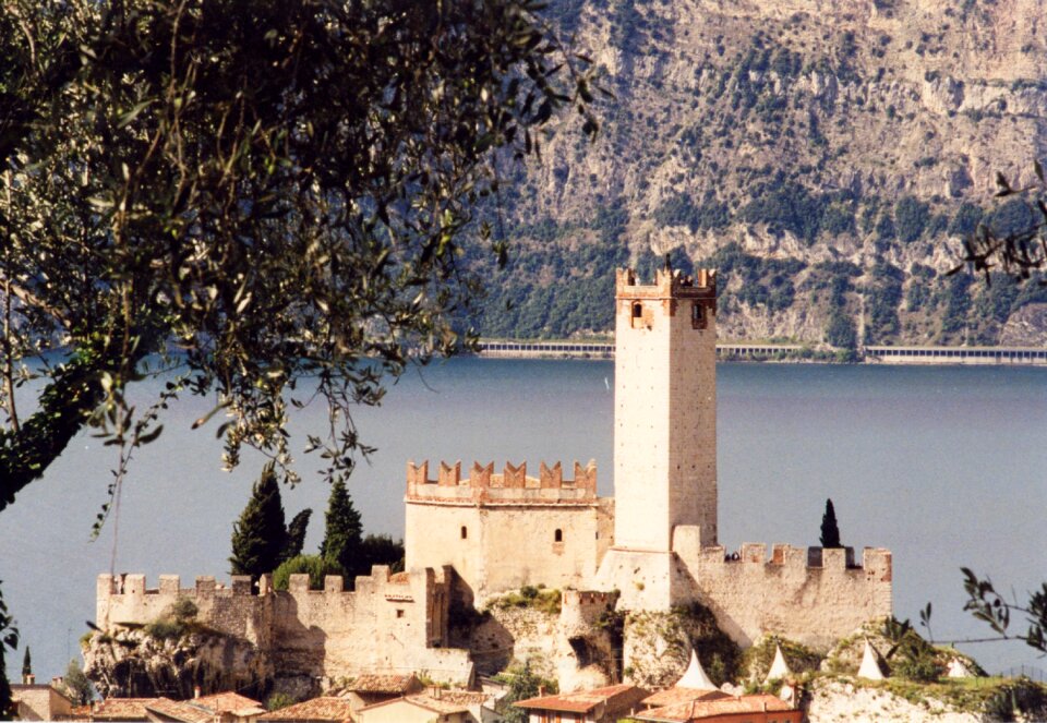 Garda italy castle photo