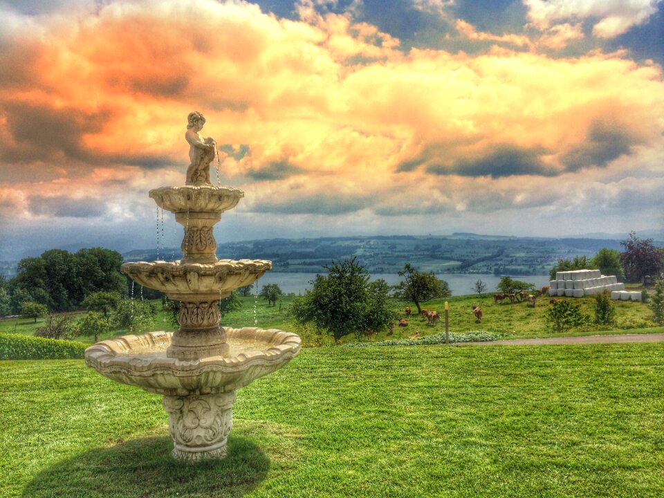 Water fountain wies color