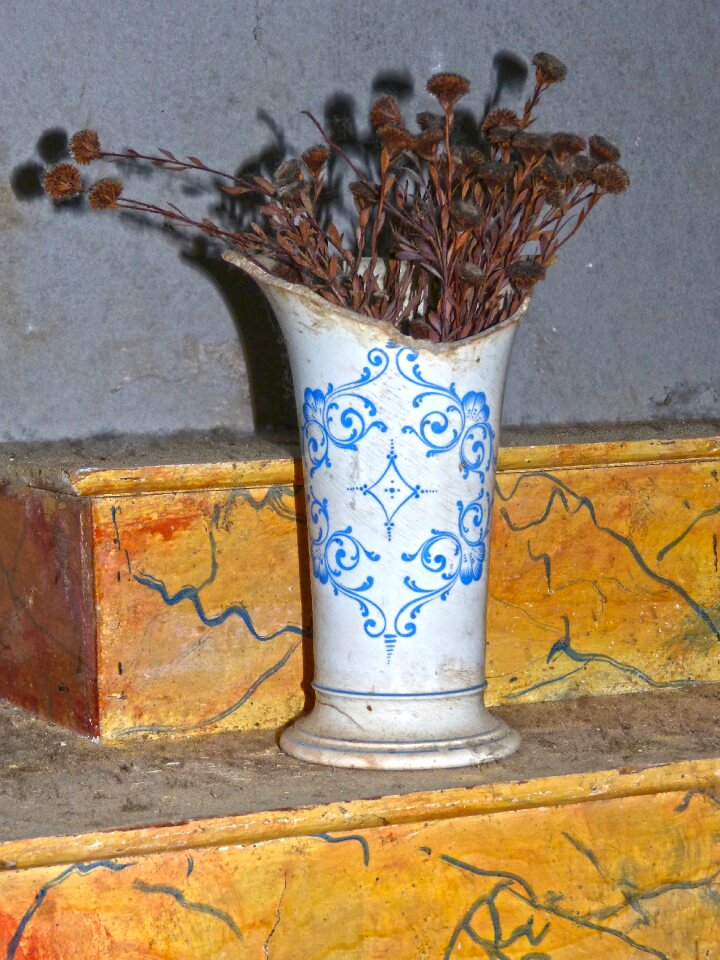 Dried flowers abandoned symbol