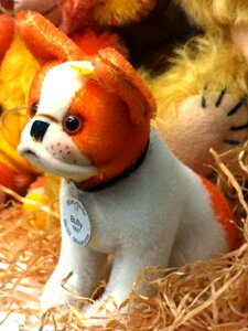 The figurine puppy pet