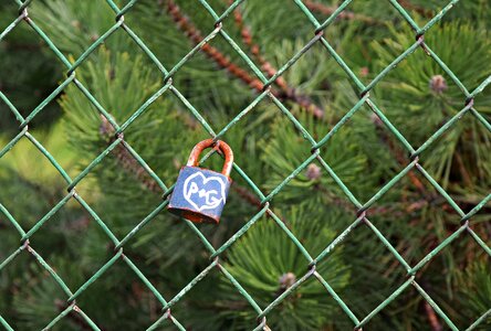 Metal hurdle fencing