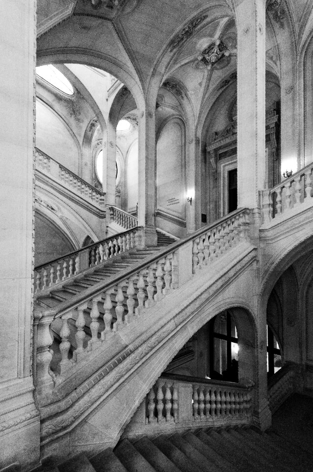 Staircase architecture emergence