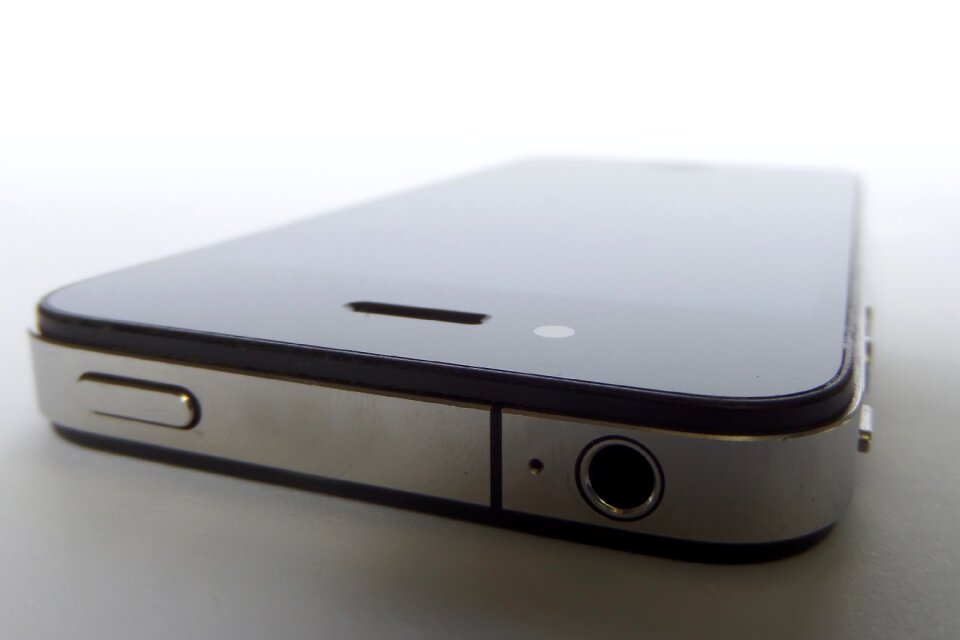 Apple iphone cell phone