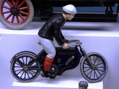 The figurine cycling trails cyclist