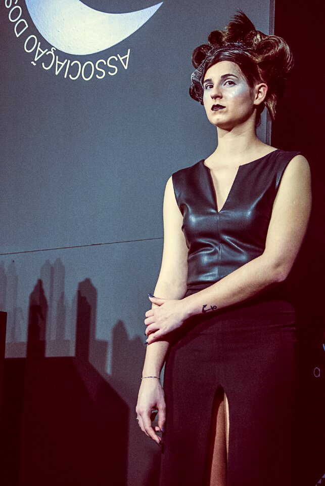 Women hairdresser cut