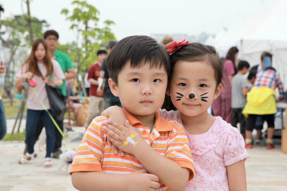 Children face painting air after comrade