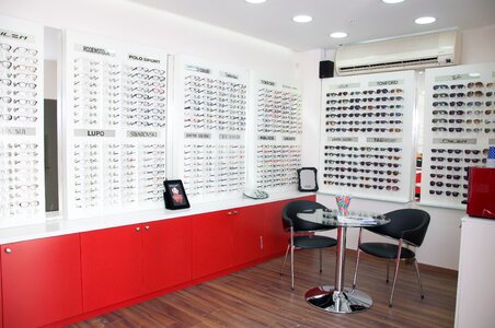 Eyesight optometrist store photo
