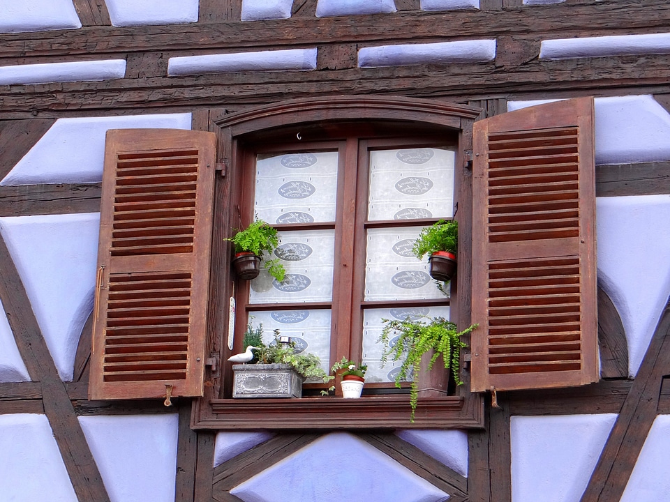 Flowerpot brown white