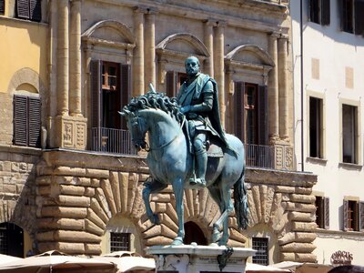 Cosimo the elder statue equestrian