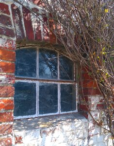 Historically install window metal