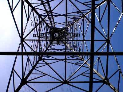 Mast current electricity