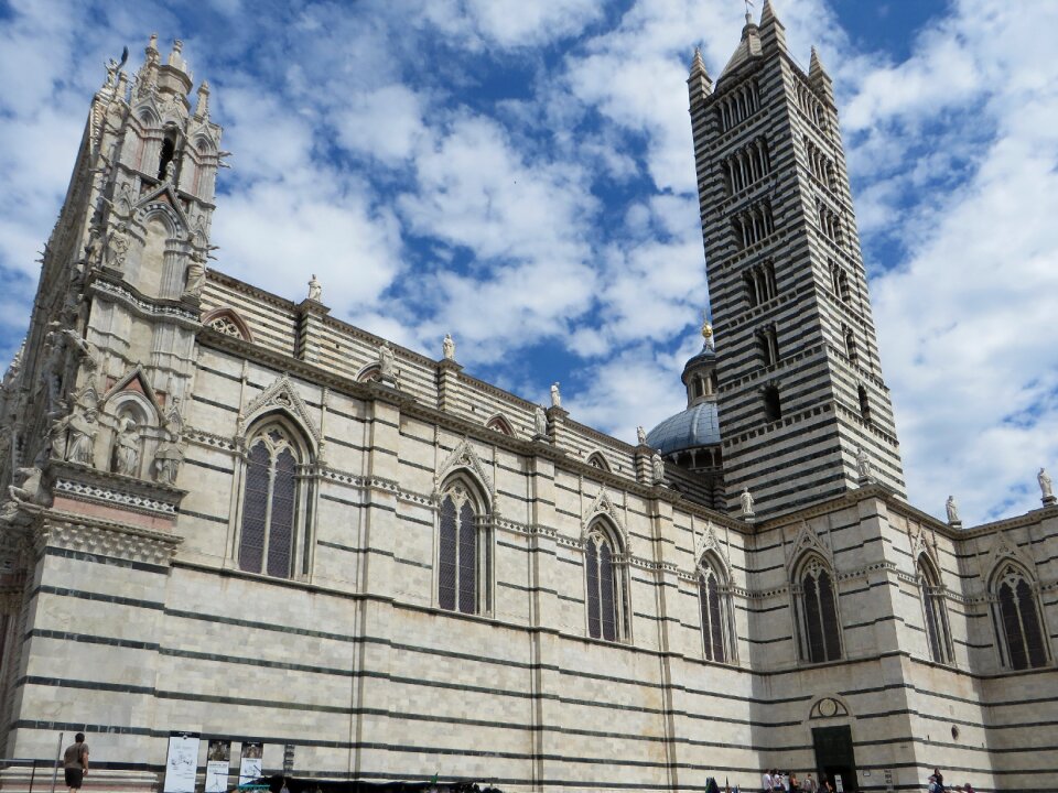 Cathedral notre-dame-de - l'assomption duomo