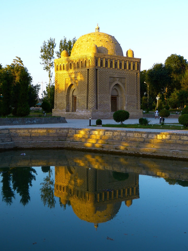Mirroring ismail samanis tholos tomb