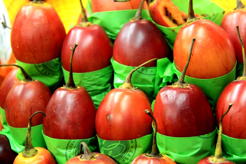 Market fruit growing nature