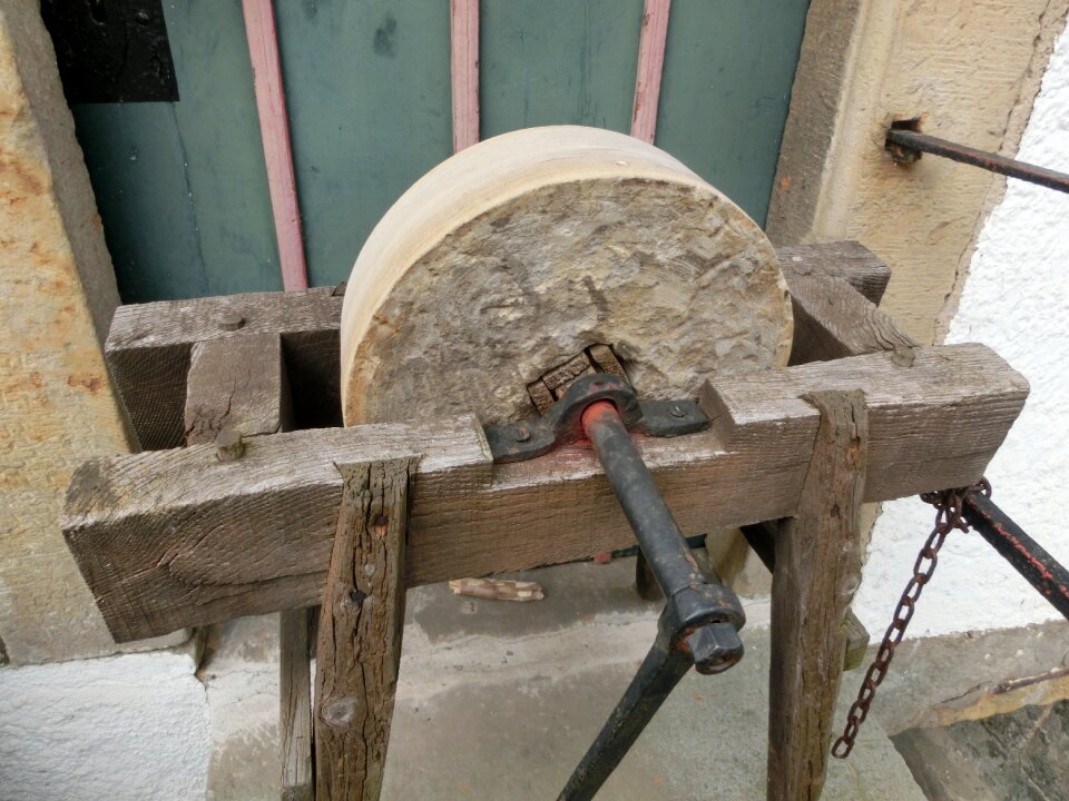 Workshop work scissors grinder