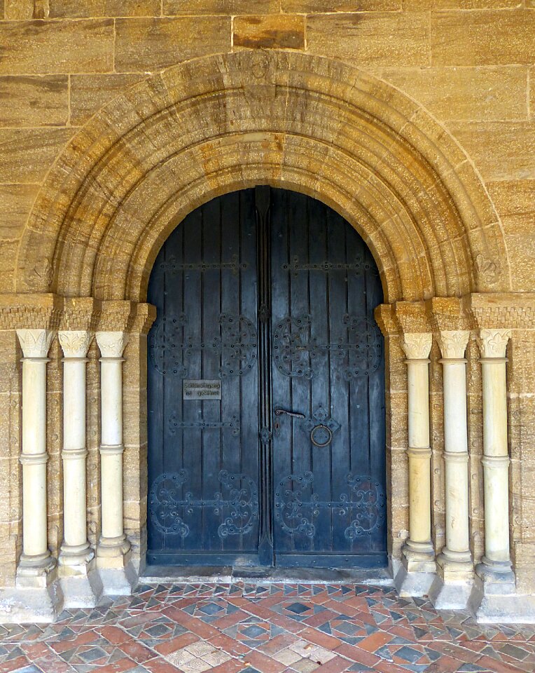 Ornament portal old