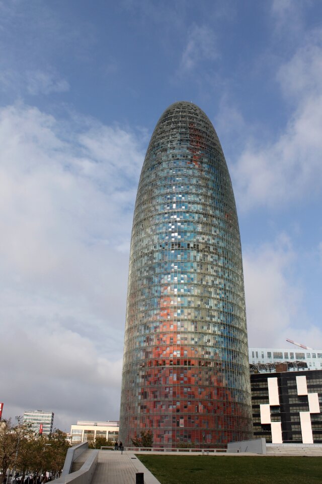 Diagonal architecture jean nouvel