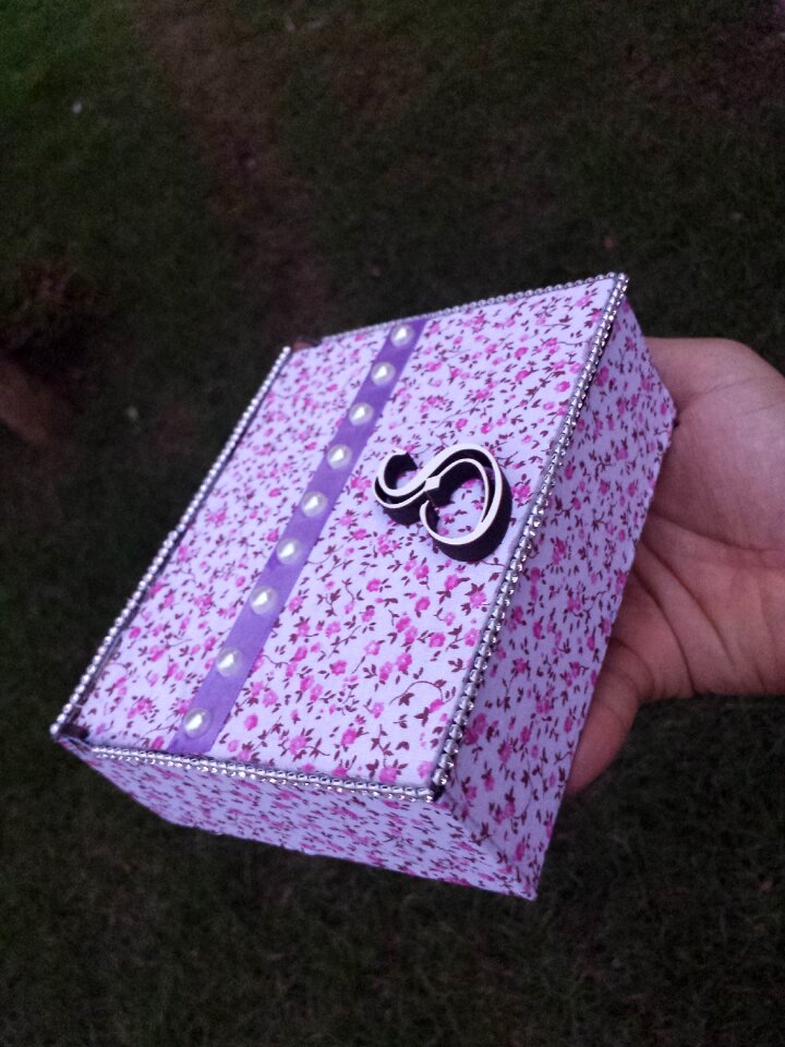 Crafts woman laser cutting