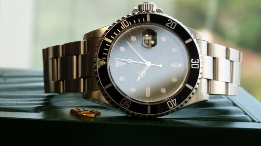 To watch male accessories