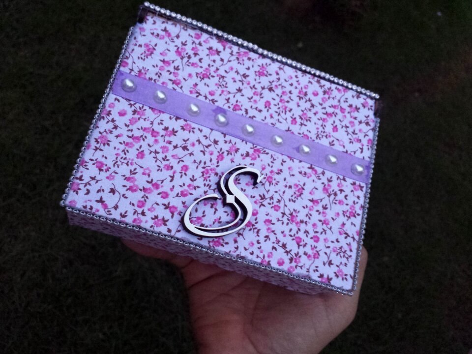 Crafts woman laser cutting