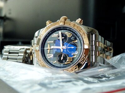 Male accessories arm clock