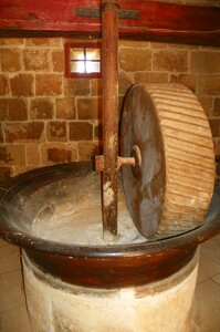 Stone grinding milling