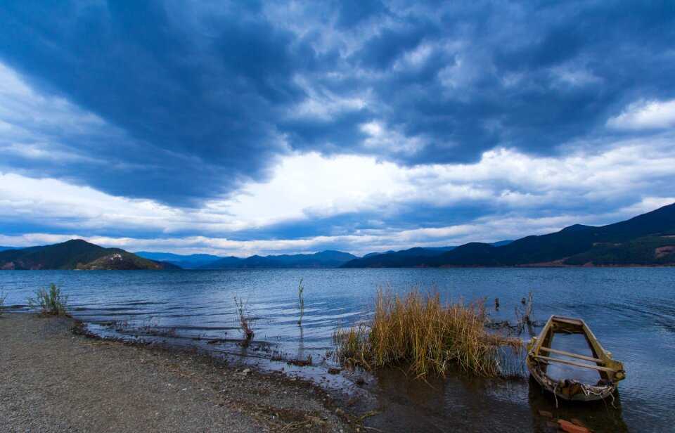 Lugu lake lijiang the water's edge