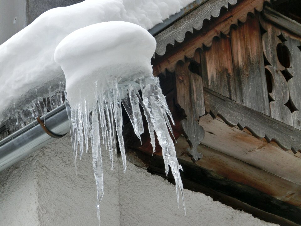 Wood gutter winter