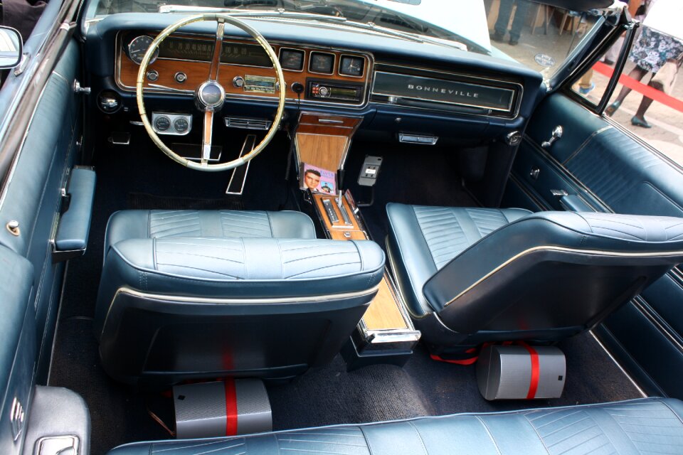 Auto passenger compartment automotive
