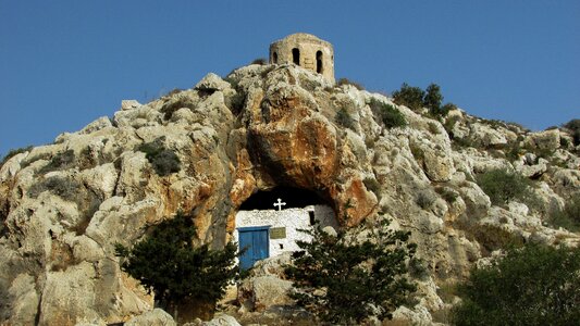 Cave chapel religion