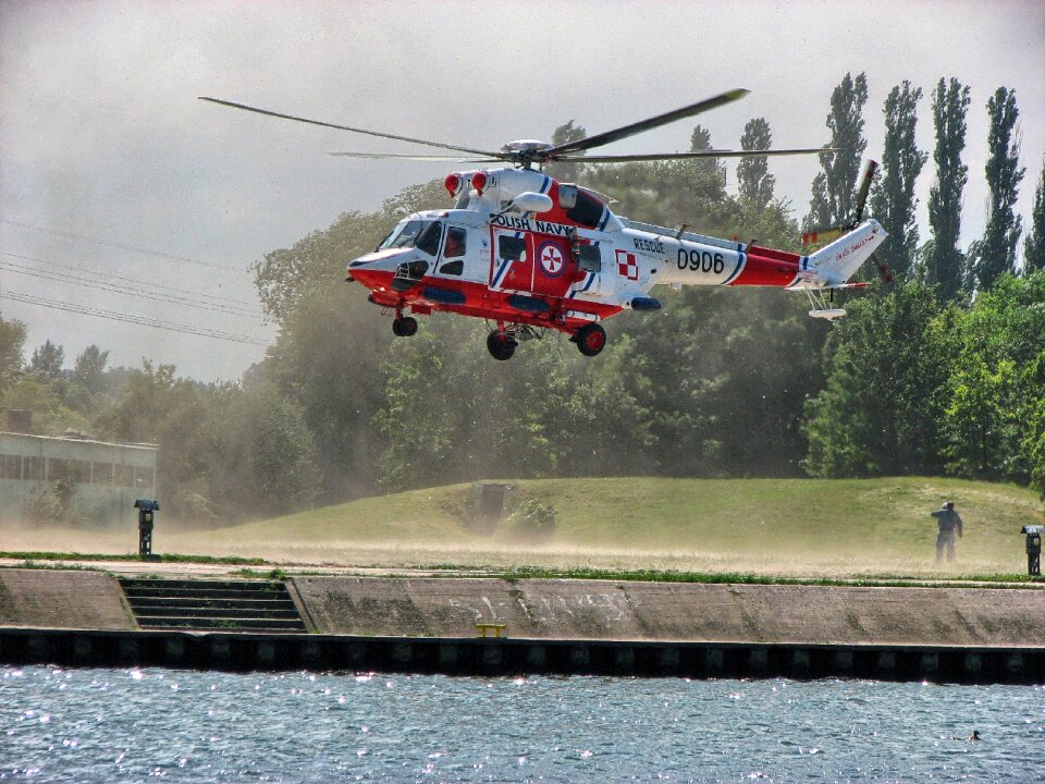 Flight landing transport