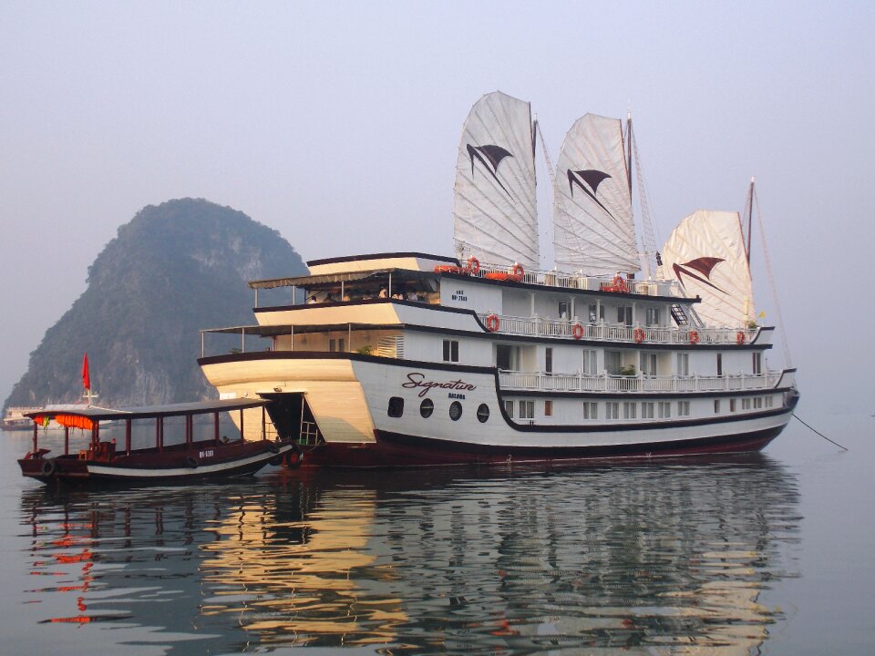 Vietnam halong bay ship