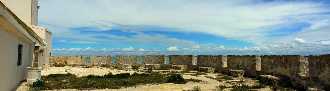 Sun islet sancti petri wall