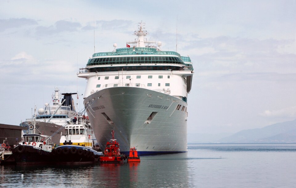 Travel navigation tug